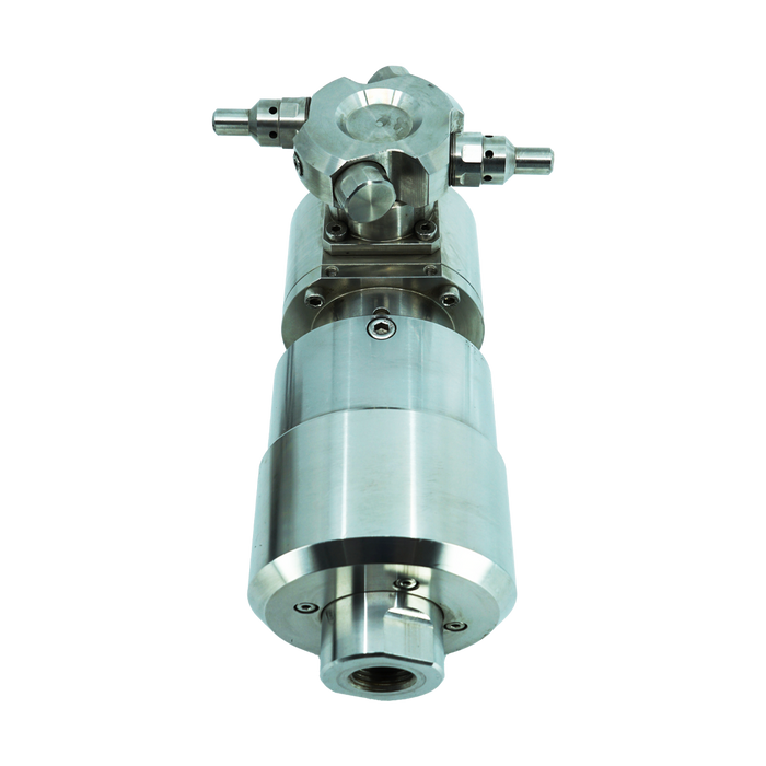 Self-rotating tank cleaner